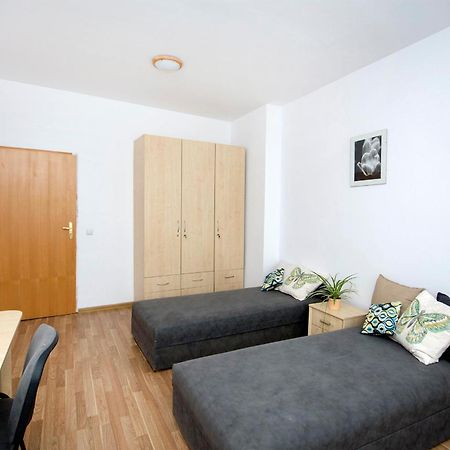 Akademikus Torun Hostel Bagian luar foto