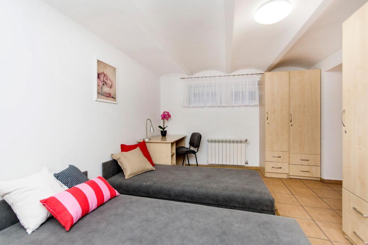 Akademikus Torun Hostel Bagian luar foto