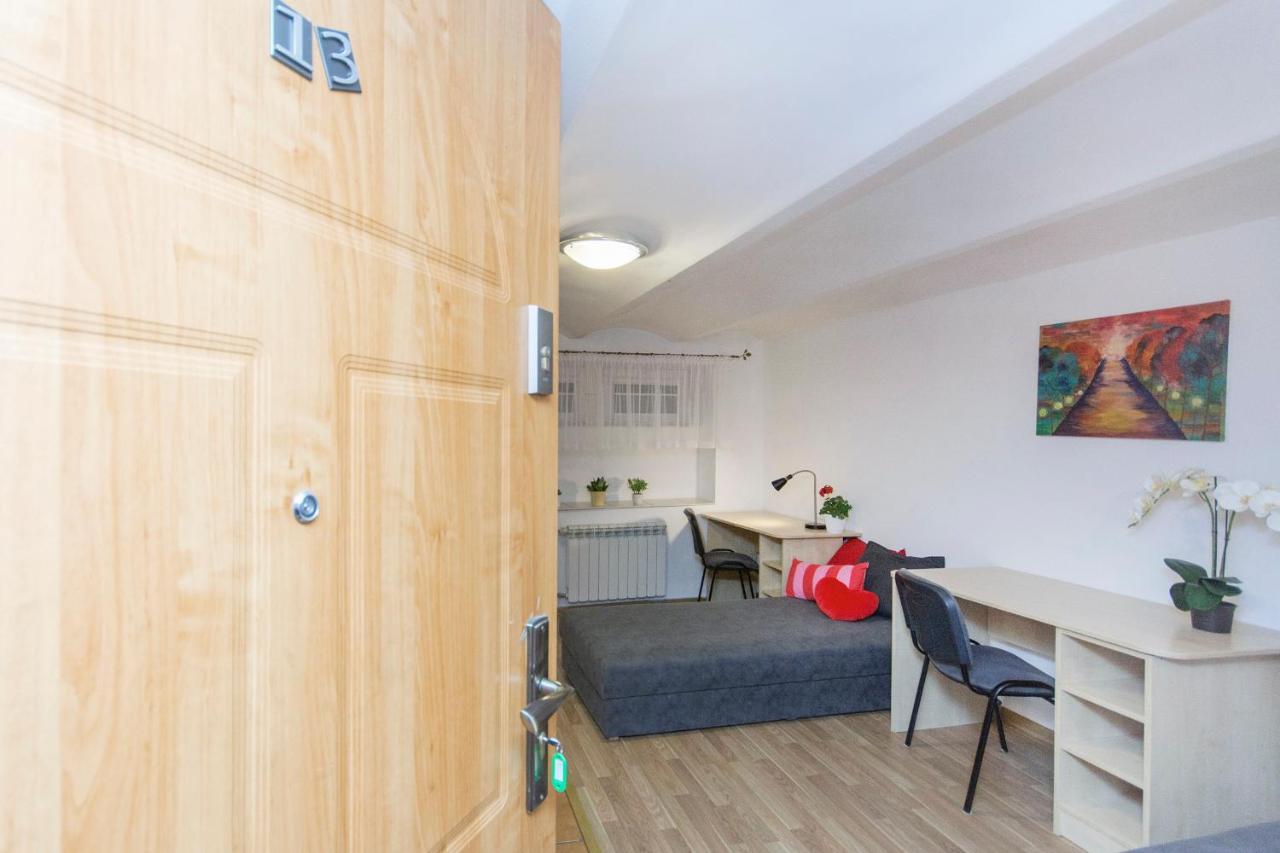 Akademikus Torun Hostel Bagian luar foto