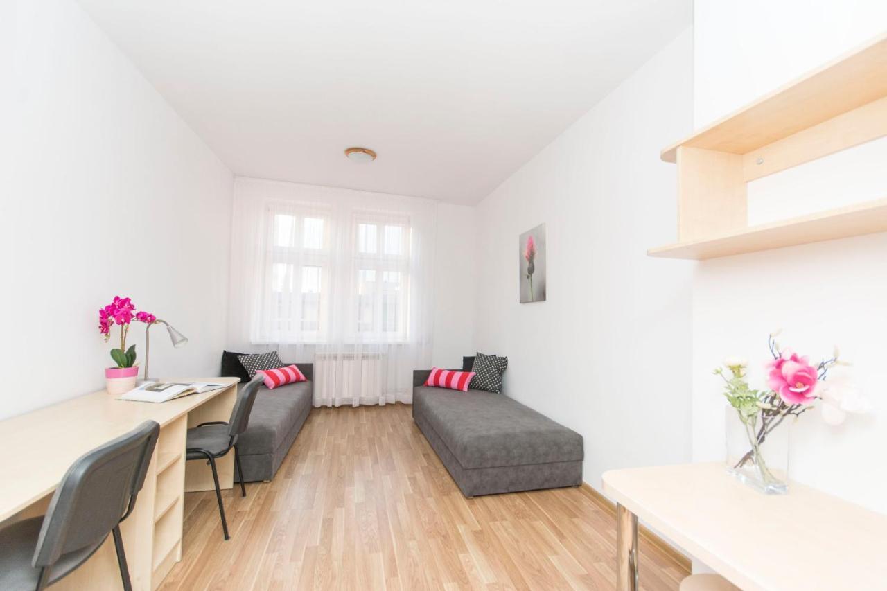 Akademikus Torun Hostel Bagian luar foto