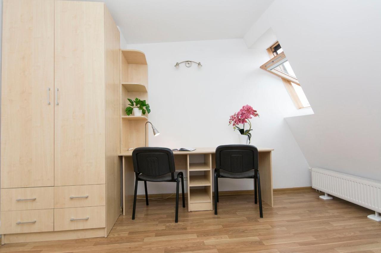 Akademikus Torun Hostel Bagian luar foto