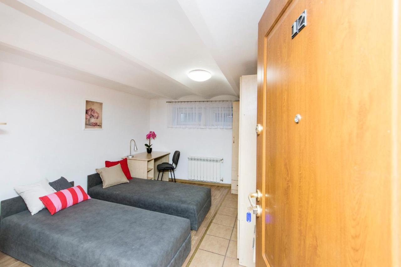 Akademikus Torun Hostel Bagian luar foto