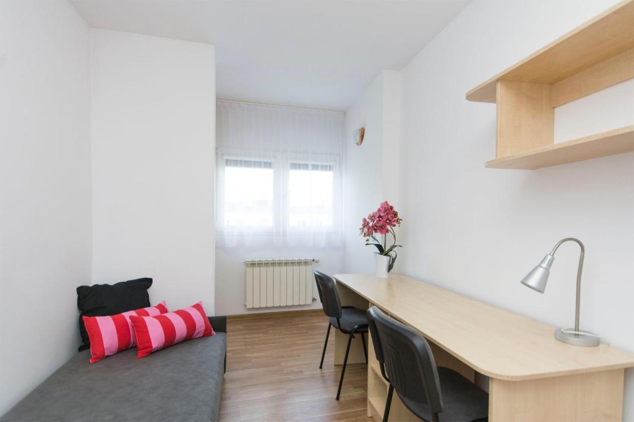 Akademikus Torun Hostel Bagian luar foto