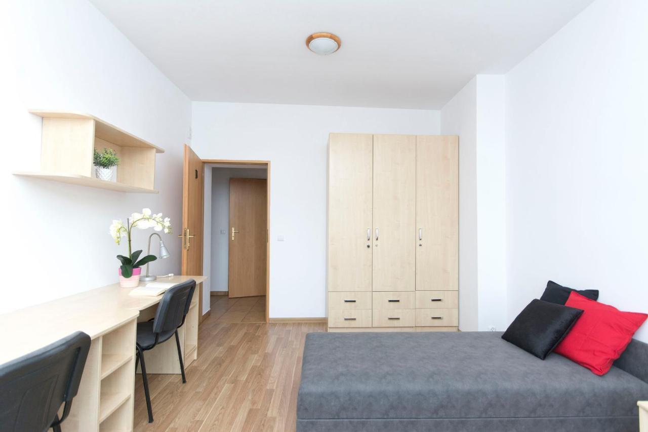 Akademikus Torun Hostel Bagian luar foto
