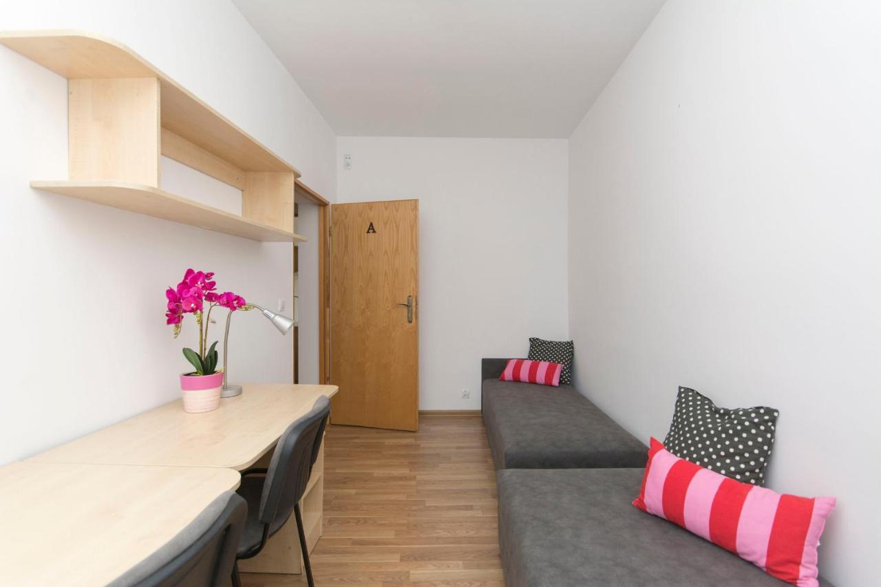 Akademikus Torun Hostel Bagian luar foto