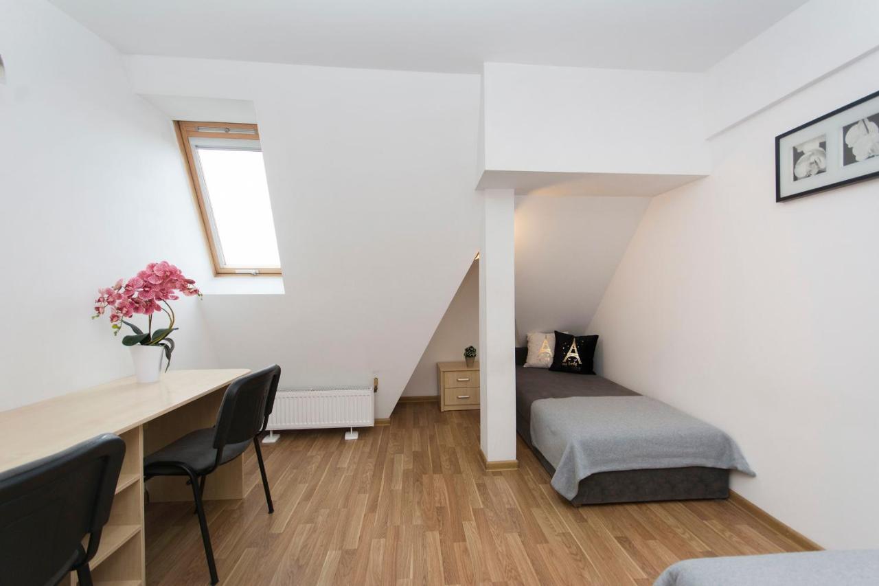Akademikus Torun Hostel Bagian luar foto