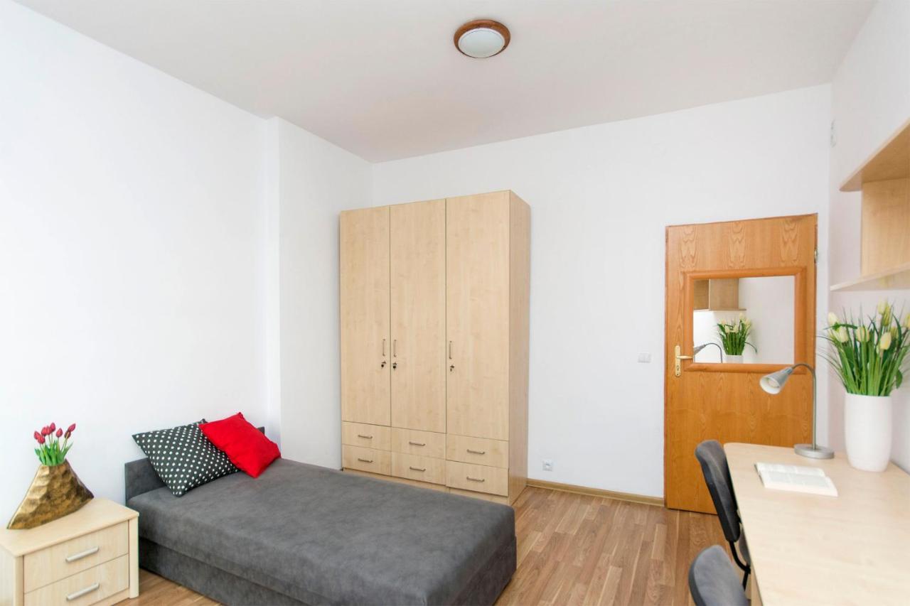 Akademikus Torun Hostel Bagian luar foto
