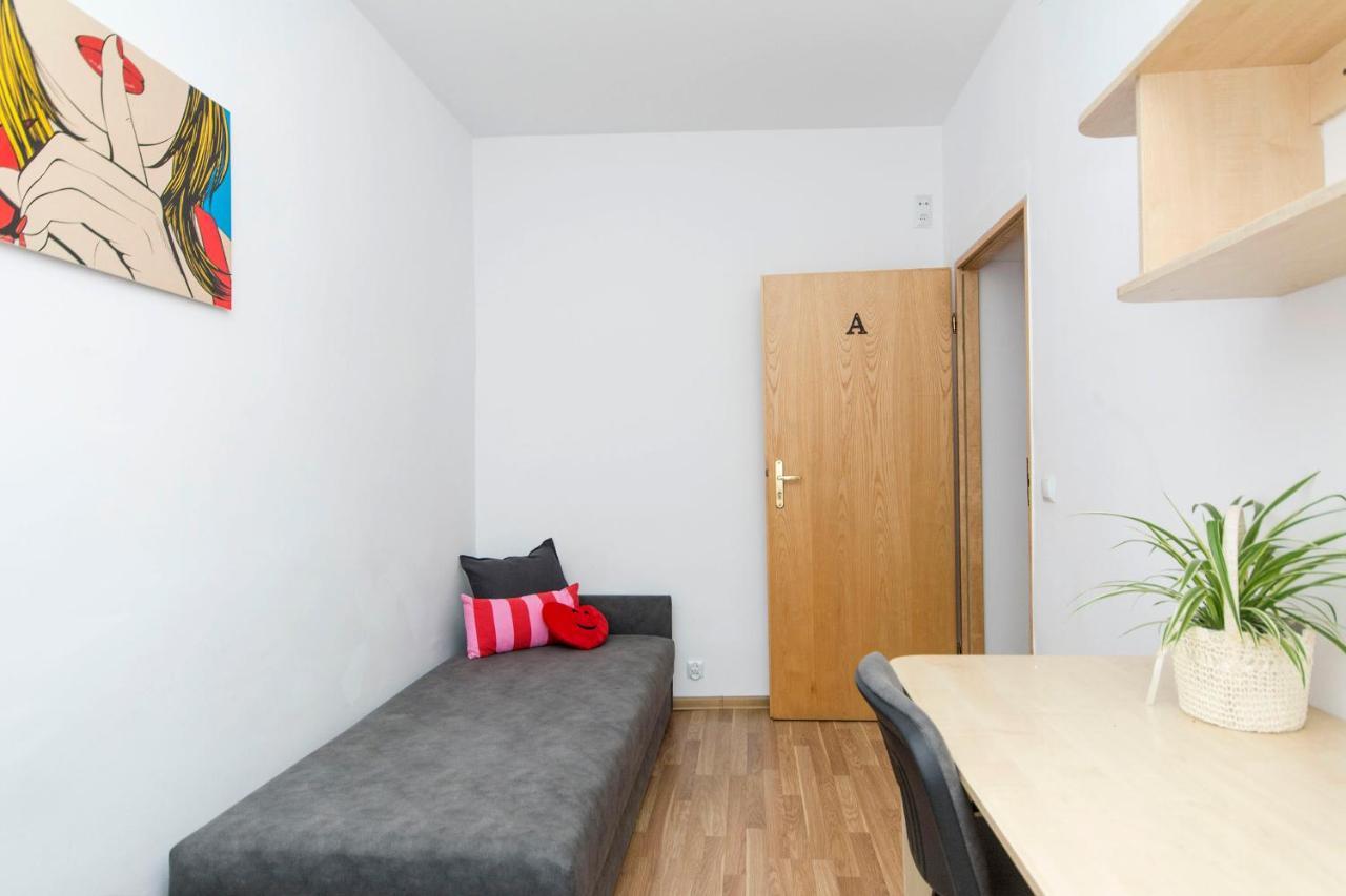 Akademikus Torun Hostel Bagian luar foto