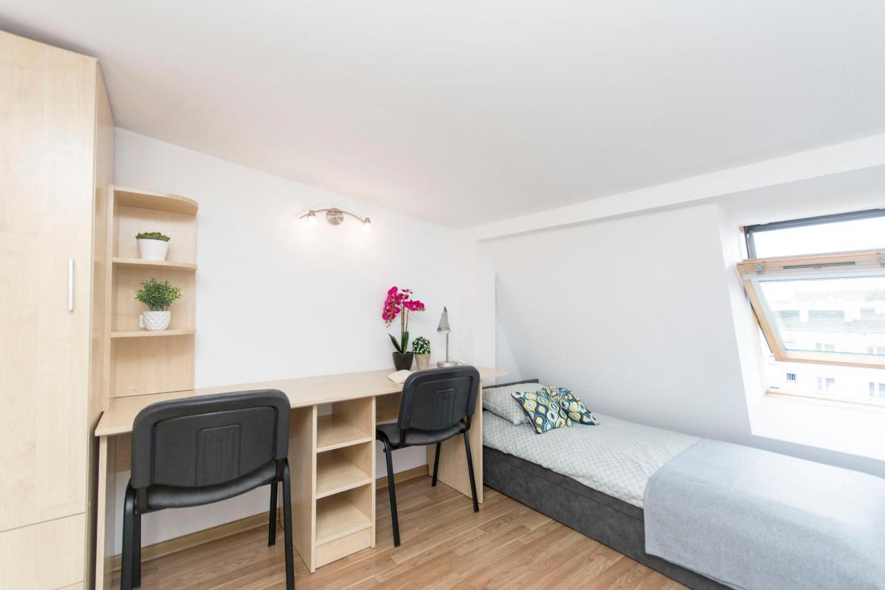 Akademikus Torun Hostel Bagian luar foto